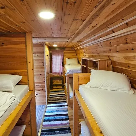 Appartement Peaks Of Prokletije à Gusinje Extérieur photo